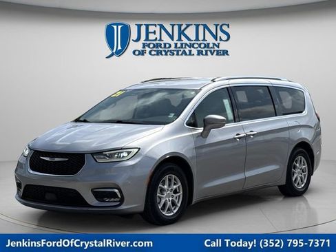 Used 2021 Chrysler Pacifica Touring-L w/ Premium & Safety Sphere Group image 1