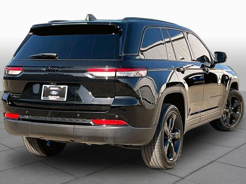 Used 2024 Jeep Grand Cherokee Altitude AWD/4WD image 7