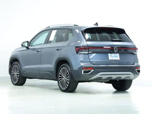 New 2025 Volkswagen Taos SE w/ Panoramic Sunroof Package FWD image 6