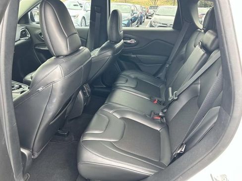 Used 2021 Jeep Cherokee Latitude Plus AWD/4WD image 19