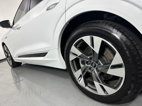 Used 2021 Audi e-tron Prestige w/ Prestige Package AWD/4WD image 8