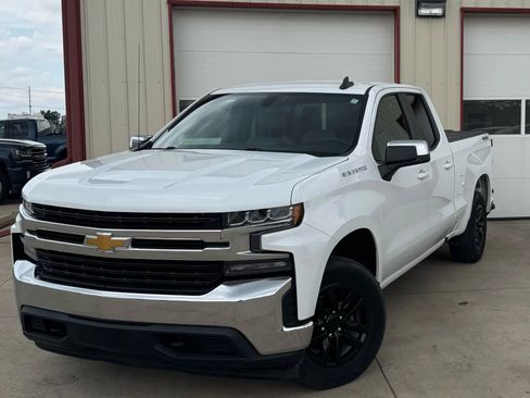 Used 2020 Chevrolet Silverado 1500 LT image 3