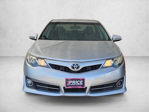 Used 2014 Toyota Camry SE FWD image 2