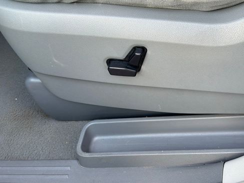 Used 2010 Chrysler Town & Country Touring w/ Entertainment Group #2 FWD image 14