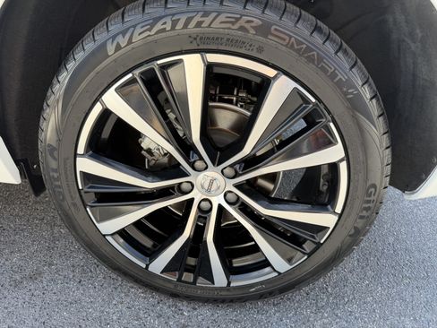 Certified 2024 Volvo XC60 B5 Ultimate w/ Protection Package AWD/4WD image 34