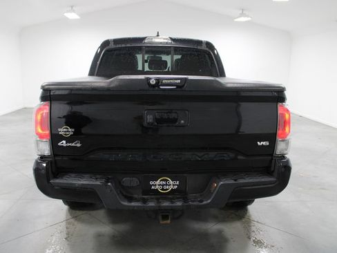 Used 2016 Toyota Tacoma Limited image 8