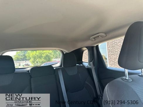 Used 2015 Jeep Cherokee Latitude w/ Cold Weather Group AWD/4WD image 17