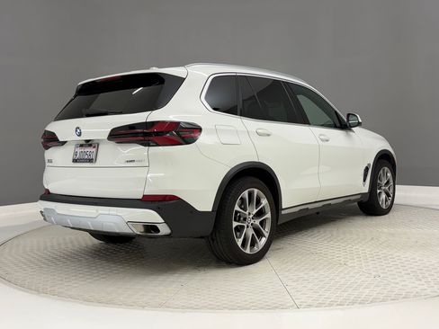 Used 2024 BMW X5 xDrive40i w/ Parking Assistance Package AWD/4WD image 9
