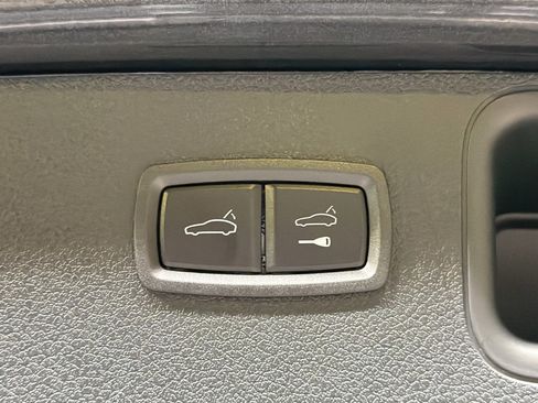 Used 2025 Porsche Macan image 14