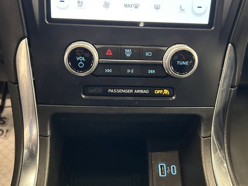 Used 2022 Ford Edge Titanium image 32