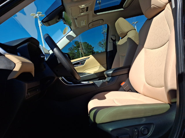 Used 2025 Toyota RAV4 XLE w/ Convenience Package FWD image 13