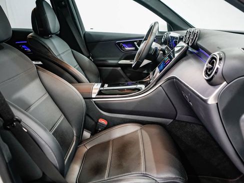 Used 2025 Mercedes-Benz GLC 300 image 16