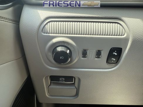 Used 2023 Jeep Wagoneer L Series III w/ Premium Group I image 14