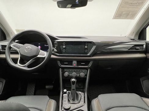 Used 2024 Volkswagen Taos SEL image 10
