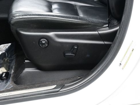 Used 2018 Jeep Grand Cherokee Limited image 11