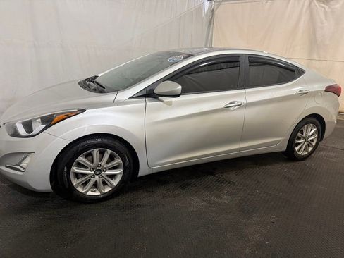 Used 2015 Hyundai Elantra SE w/ Option Group 02 image 2