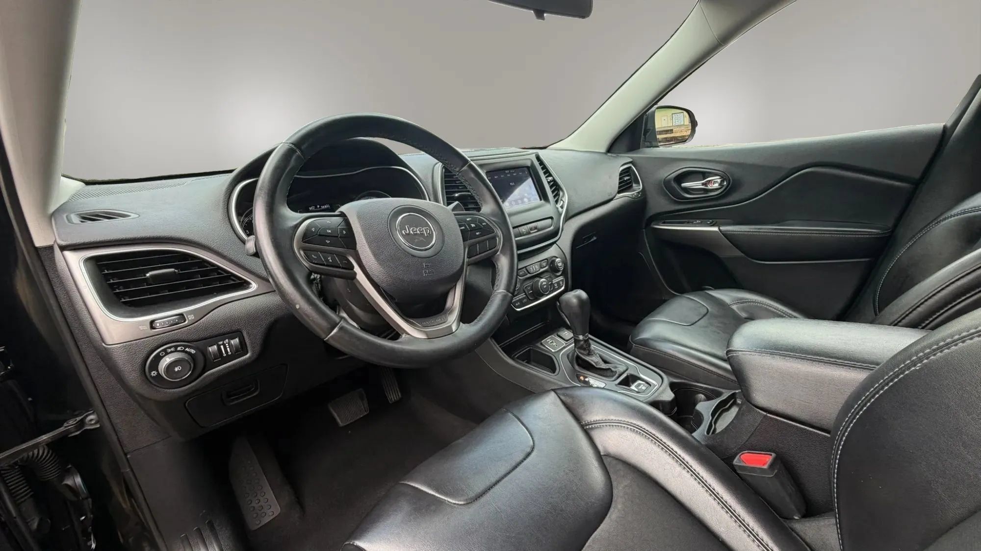 Used 2019 Jeep Cherokee Latitude Plus FWD image 19