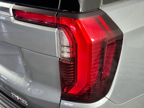Used 2025 GMC Yukon XL Denali AWD/4WD image 31