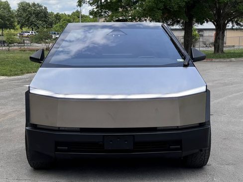 Used 2024 Tesla Cybertruck AWD Crew Cab image 5