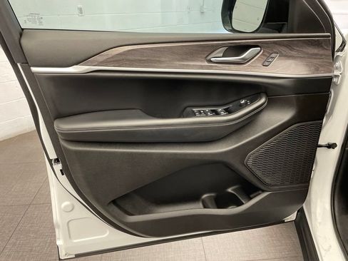 Certified 2024 Jeep Grand Cherokee L Limited RWD image 19