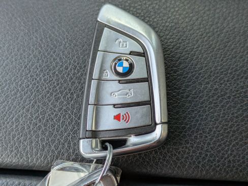 Used 2021 BMW 740i w/ M Sport Package image 34