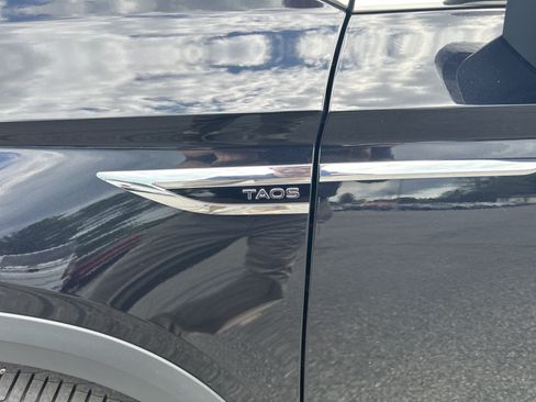 Used 2022 Volkswagen Taos SE AWD/4WD image 3