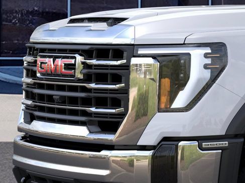 New 2026 GMC Sierra 3500 SLE AWD/4WD image 13