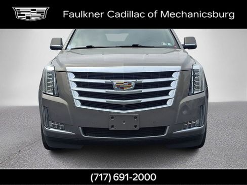 Used 2018 Cadillac Escalade Luxury AWD/4WD image 3