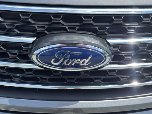 Used 2023 Ford Explorer XLT w/ Equipment Group 202A AWD/4WD image 10
