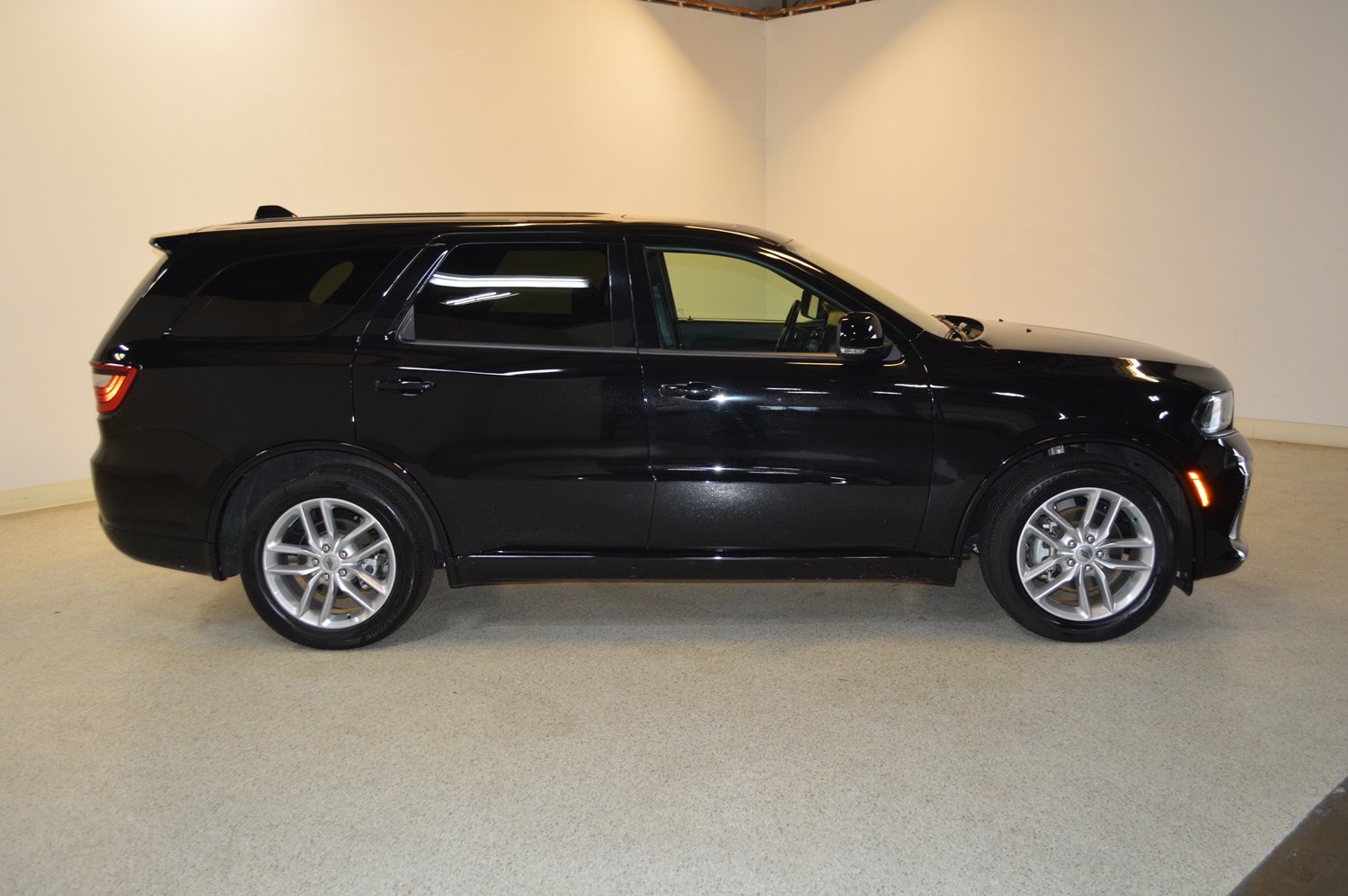 Used 2022 Dodge Durango GT RWD image 2