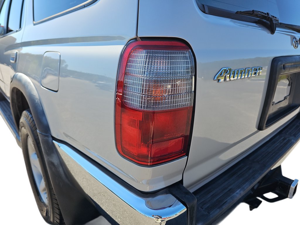Used 2000 Toyota 4Runner SR5 RWD image 32