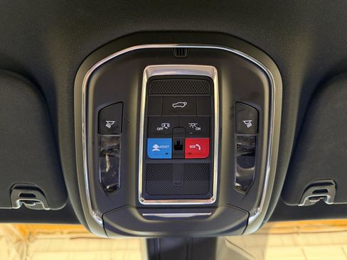 Used 2024 Jeep Wagoneer L Series II w/ Flexible Seating Group RWD image 22