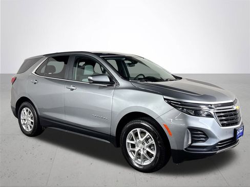 Used 2023 Chevrolet Equinox LT w/ Driver Convenience Package image 4