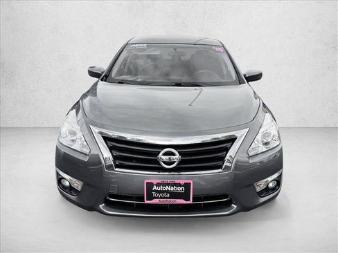 Used 2015 Nissan Altima 2.5 SV image 2