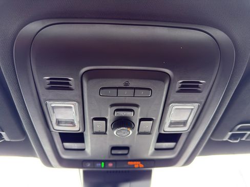 Certified 2023 Chevrolet Suburban Z71 w/ Luxury Package image 22