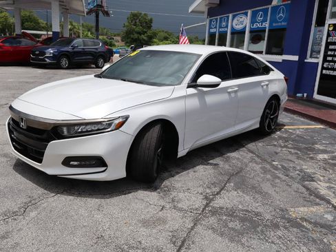 Used 2018 Honda Accord Sport image 7