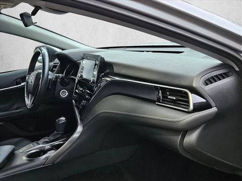 Used 2024 Toyota Camry SE image 23