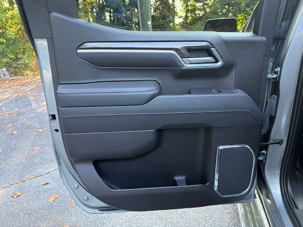 Used 2025 Chevrolet Silverado 1500 LTZ RWD image 21