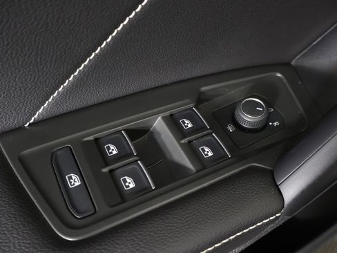 Used 2024 Volkswagen Tiguan SE R-Line AWD/4WD image 40