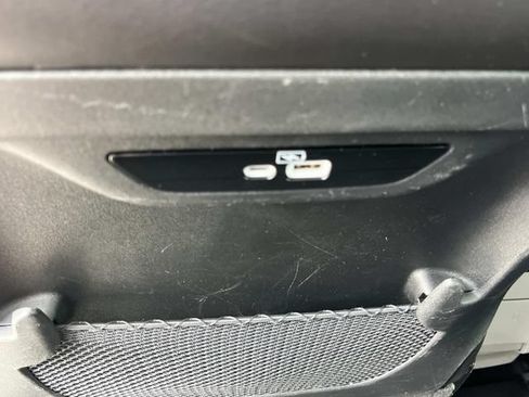 Used 2023 Chrysler Pacifica Touring-L FWD image 17