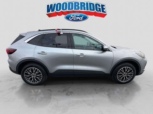 Used 2023 Ford Escape SE image 3