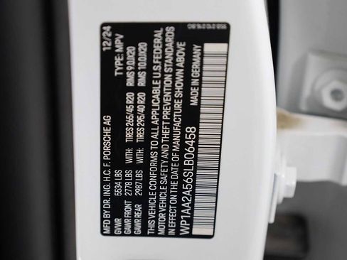 Certified 2025 Porsche Macan image 44