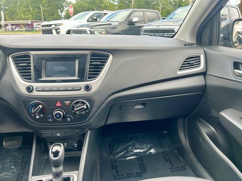 Used 2022 Hyundai Accent SE FWD image 11