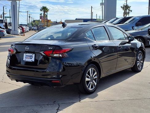 Used 2023 Nissan Versa SV image 7