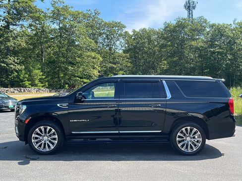 Used 2021 GMC Yukon XL Denali w/ Denali Premium Package AWD/4WD image 2