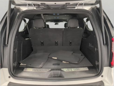 Used 2025 GMC Yukon XL Denali AWD/4WD image 15
