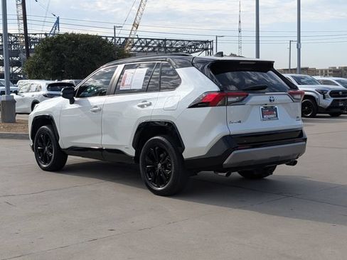 Used 2022 Toyota RAV4 XSE AWD/4WD image 9