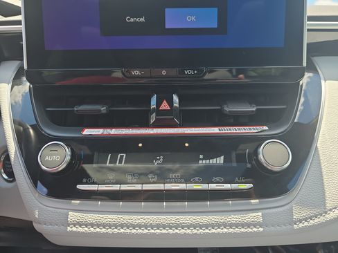 Certified 2025 Toyota Corolla SE w/ SE Premium Package FWD image 22