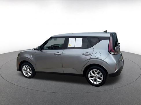 Used 2025 Kia Soul LX w/ LX Technology Package FWD image 10