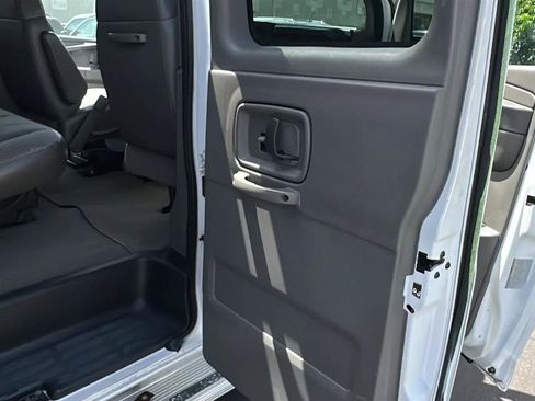 Used 2007 Chevrolet Express 3500 Extended Passenger w/ LT Preferred Equipment Group RWD image 21